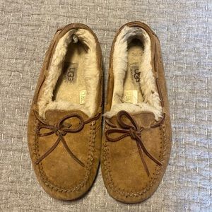 Gently Used Womens Ugg Slippers
